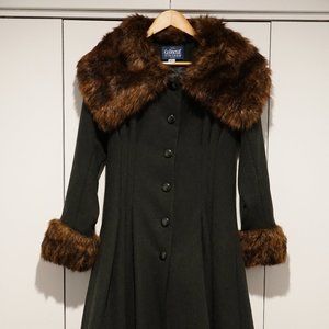 Modcloth Luxey-y in Love Pine Green Wool-blend Coat with Brown Fur Trim
